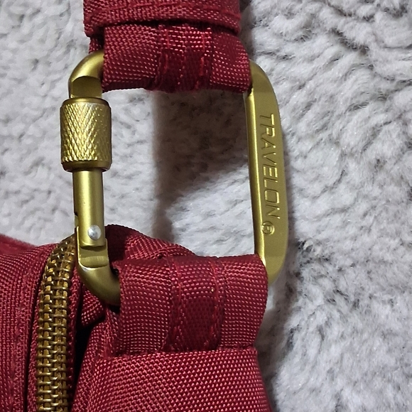 Travelon Anti-theft RFID Blocking Quilted Crossbody Bag. Gently Loved. - Picture 3 of 7